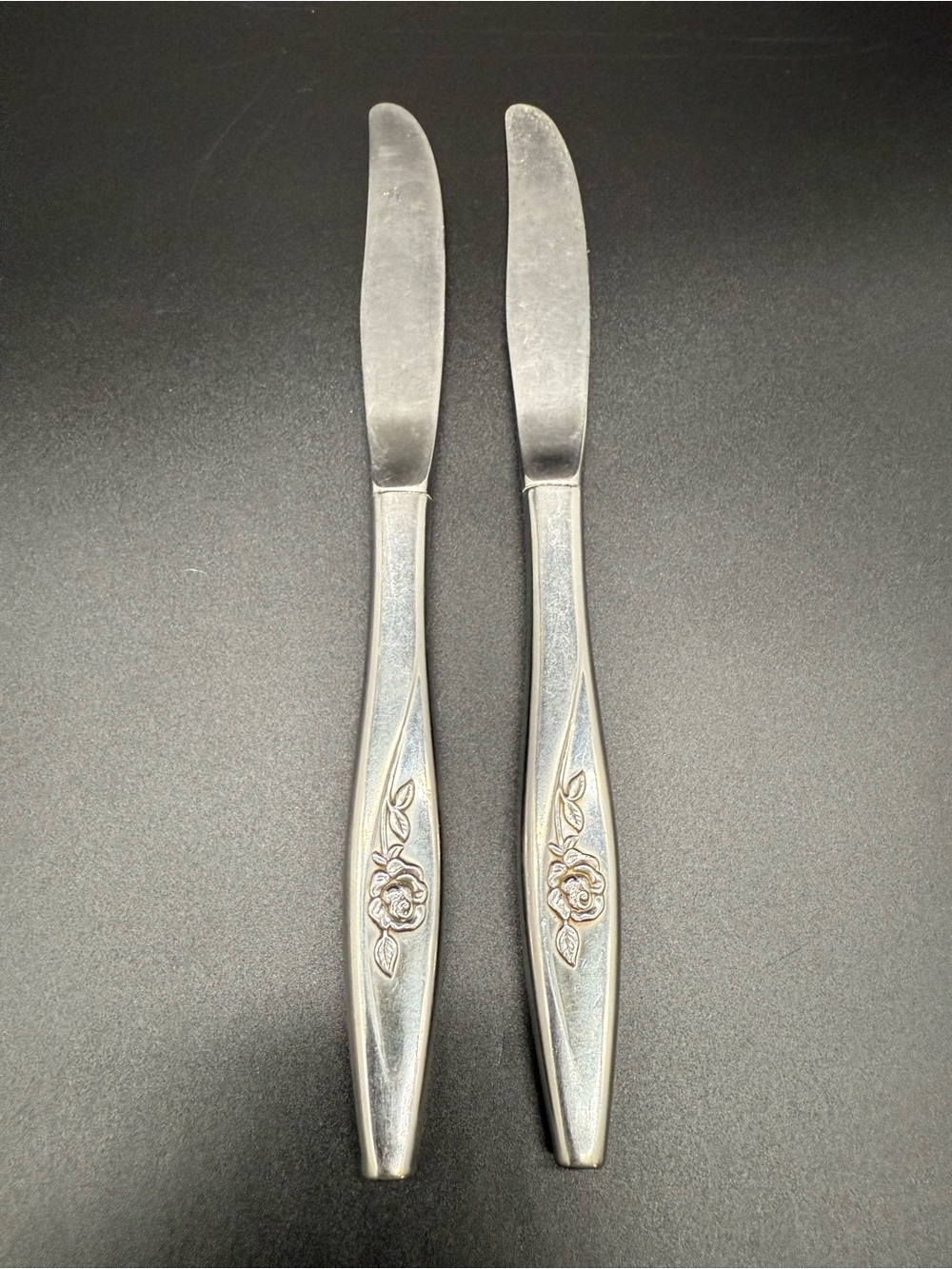 Oneida Lasting Rose Modern Hollow Knife Set Of 2 Knives Vintage Collectible